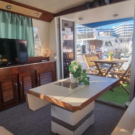 Beautiful And Comfy Boat In Barcelona With Boat Tour Option Hotel Kültér fotó