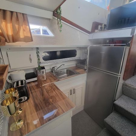 Beautiful And Comfy Boat In Barcelona With Boat Tour Option Hotel Kültér fotó