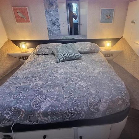 Beautiful And Comfy Boat In Barcelona With Boat Tour Option Hotel Kültér fotó