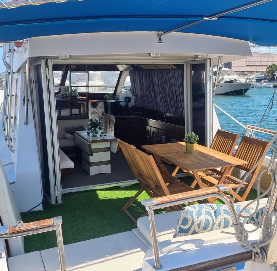 Beautiful And Comfy Boat In Barcelona With Boat Tour Option Hotel Kültér fotó