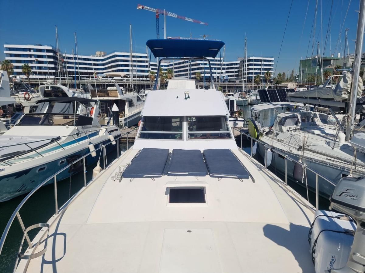 Beautiful And Comfy Boat In Barcelona With Boat Tour Option Hotel Kültér fotó