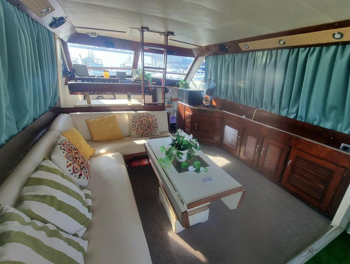 Beautiful And Comfy Boat In Barcelona With Boat Tour Option Hotel Kültér fotó