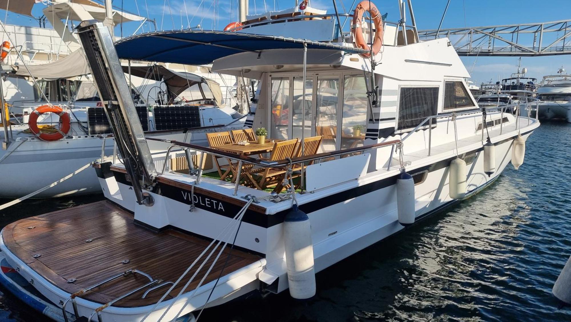 Beautiful And Comfy Boat In Barcelona With Boat Tour Option Hotel Kültér fotó