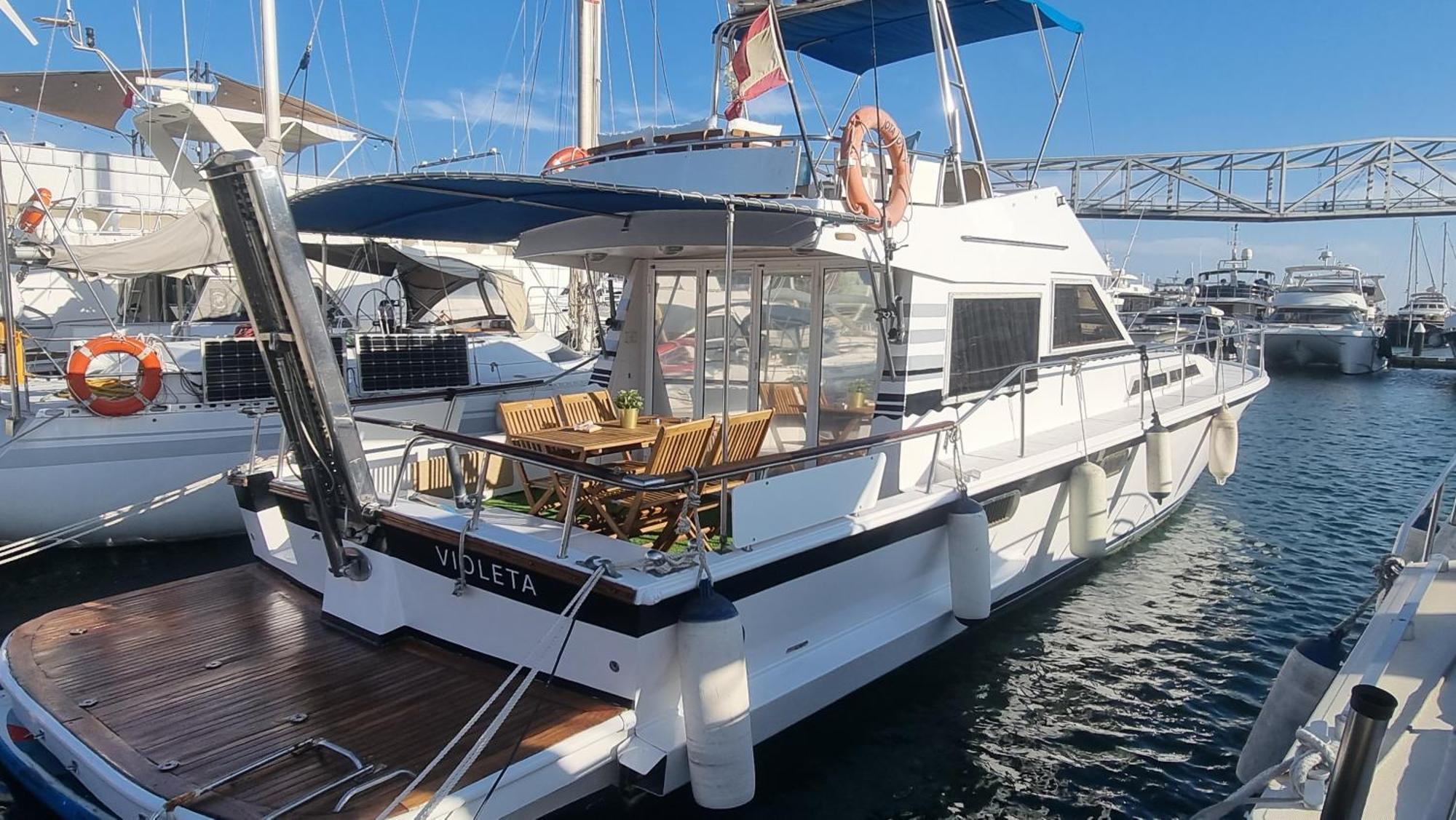 Beautiful And Comfy Boat In Barcelona With Boat Tour Option Hotel Kültér fotó