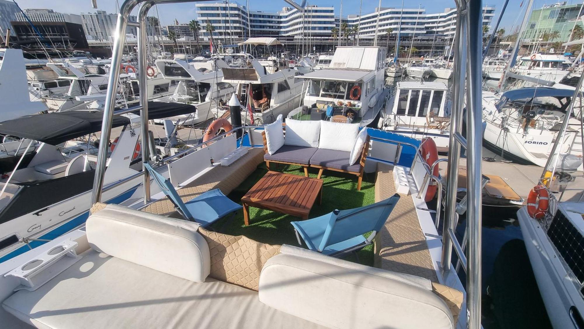 Beautiful And Comfy Boat In Barcelona With Boat Tour Option Hotel Kültér fotó