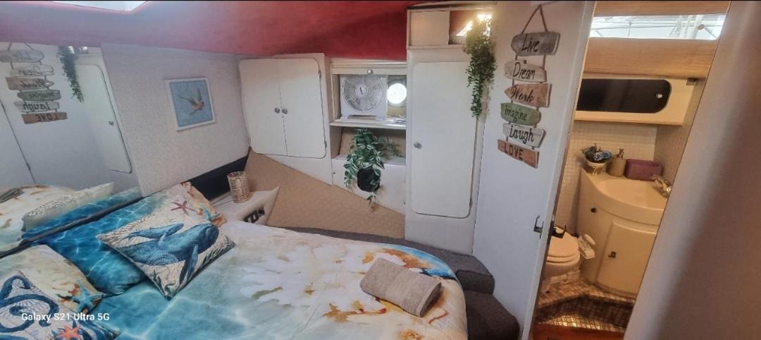 Beautiful And Comfy Boat In Barcelona With Boat Tour Option Hotel Kültér fotó