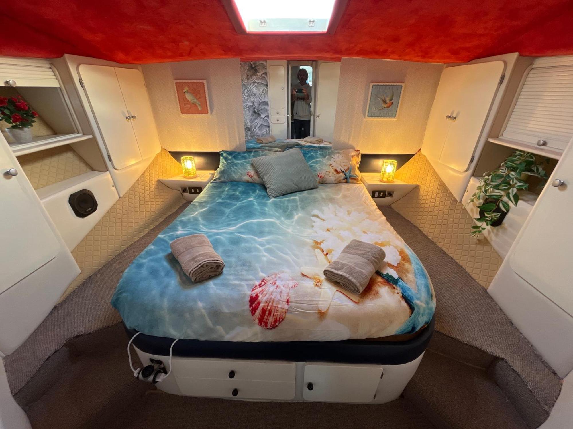 Beautiful And Comfy Boat In Barcelona With Boat Tour Option Hotel Kültér fotó